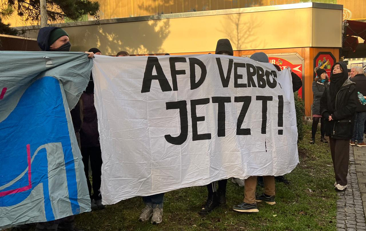 Demonstrationsbanner "AfD Verbot JETZT!"
